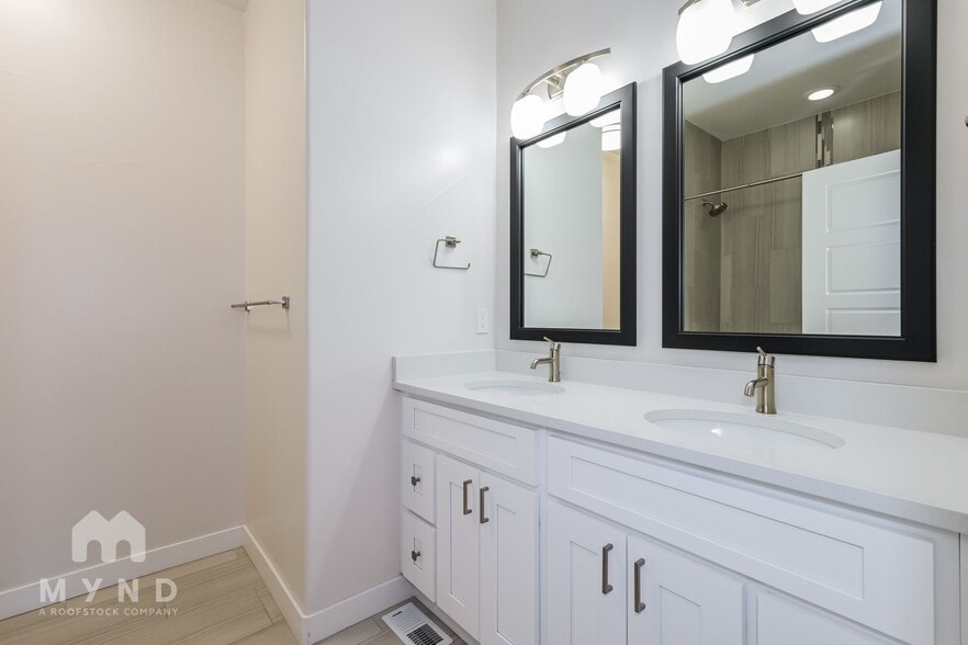 Building Photo - 4314 N Pecos St