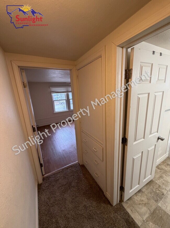 Building Photo - 2 Bed / 1 Bath Home Near Hospital, Airport & Downtown Billings