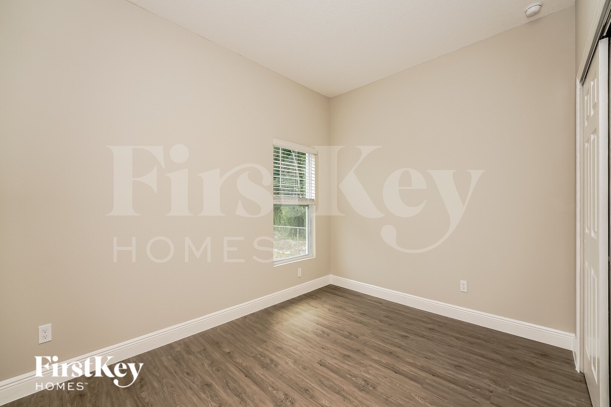 Building Photo - 2867 Tivoli Ave SE