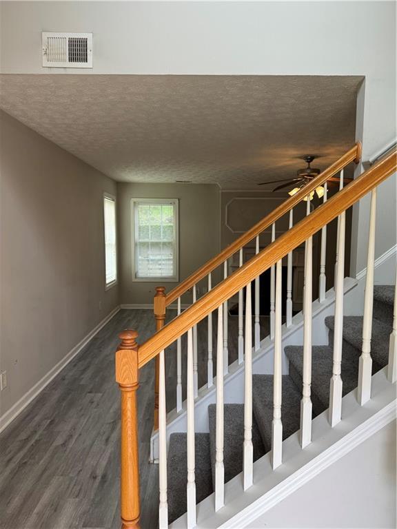 Building Photo - 1221 Oak Knoll Ct