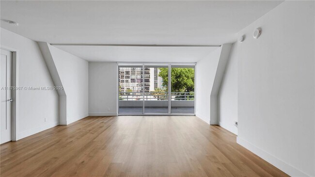 Building Photo - 555 NE 34th St