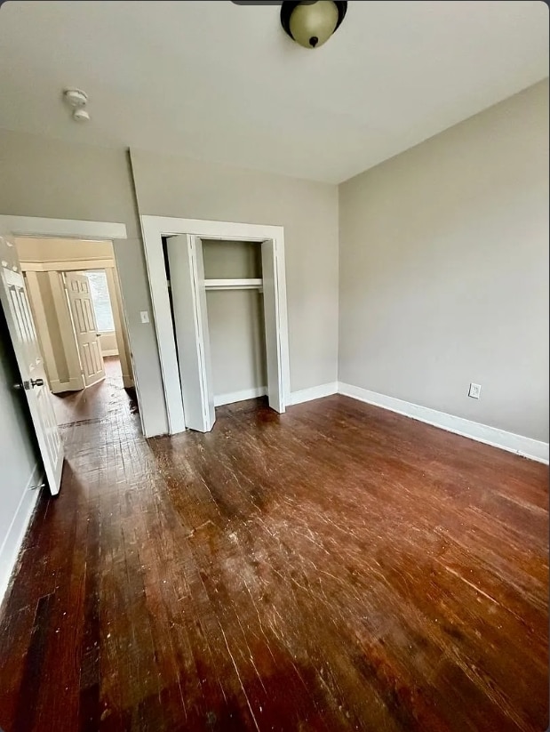 Building Photo - 4 Bedroom with 3 Bathrooms