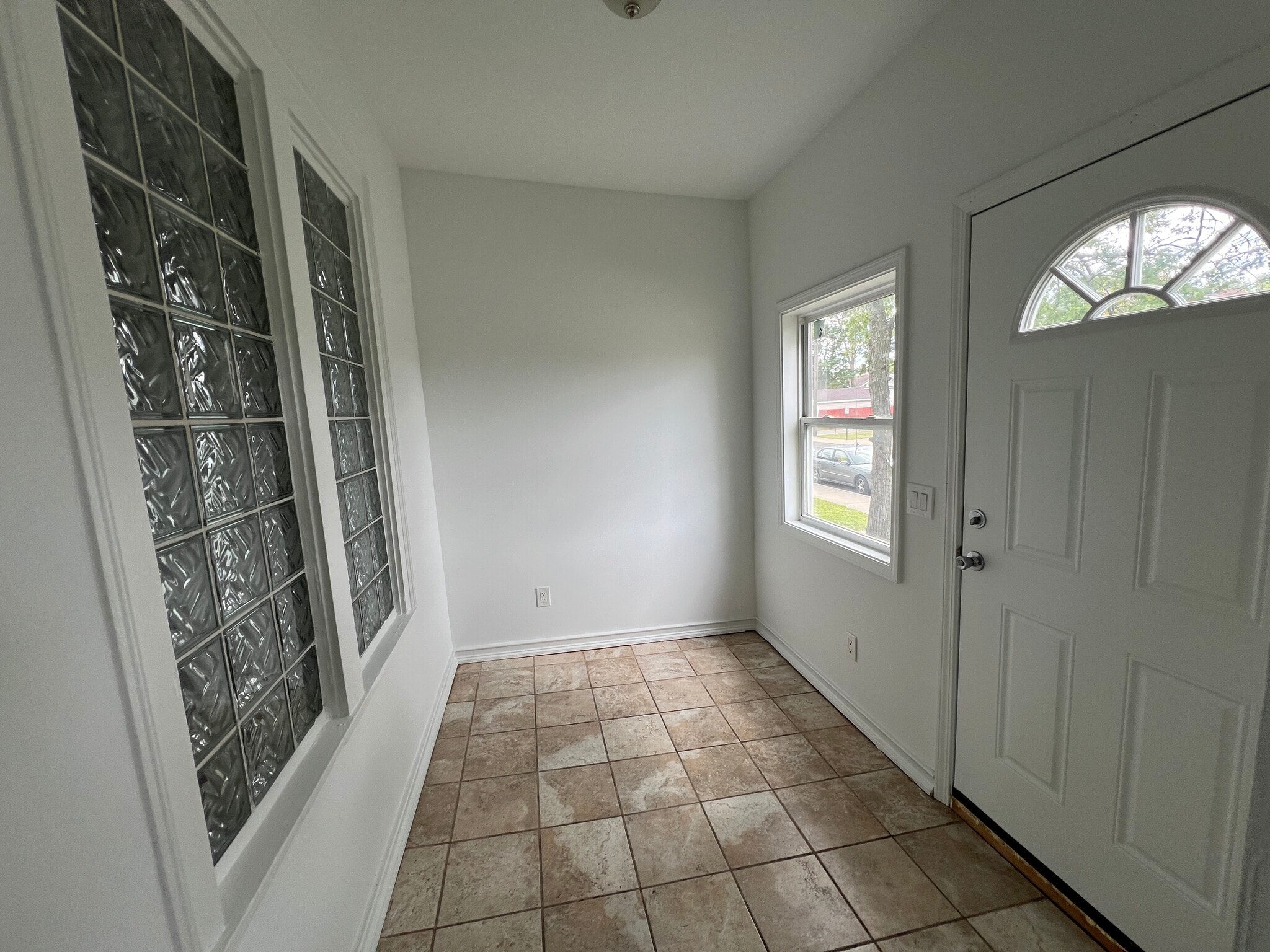 Building Photo - 1122 W 144th St
