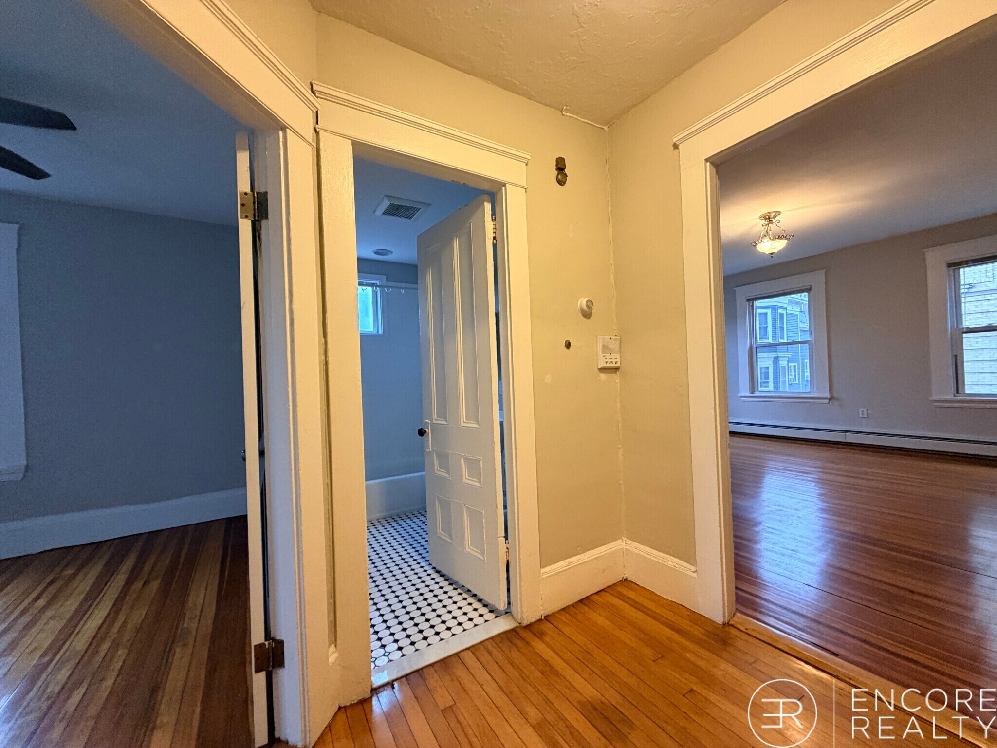 Building Photo - 56 Hancock St