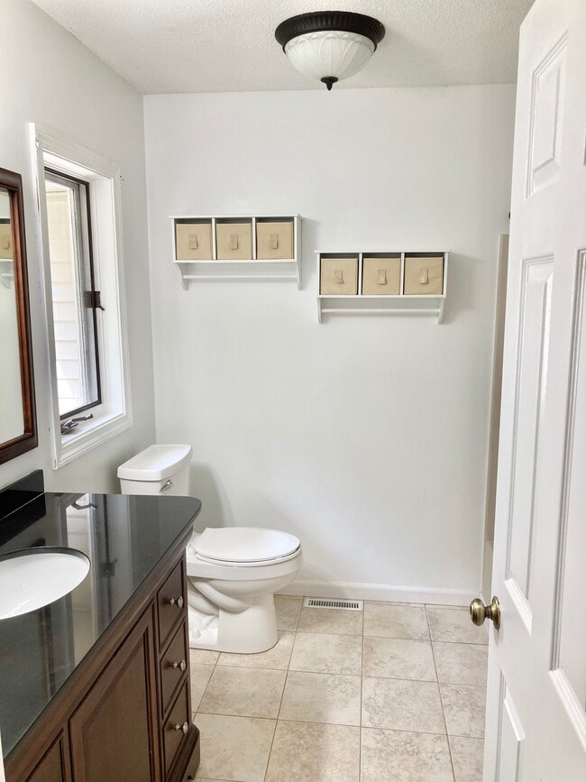 Building Photo - 156 E Grayling Ln