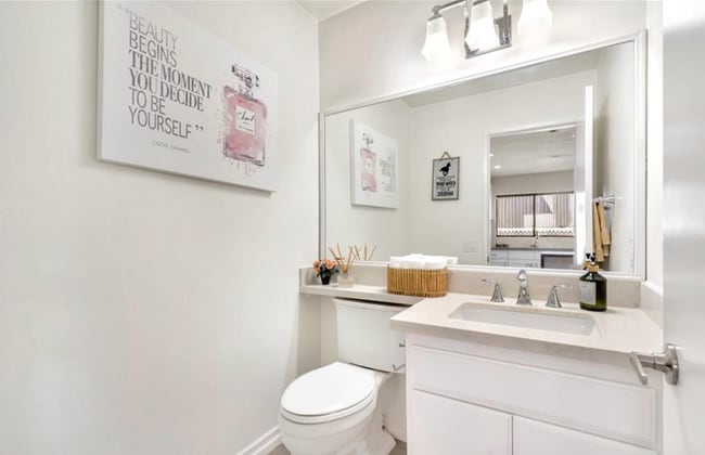 Building Photo - Exclusive Corona Del Mar Condo