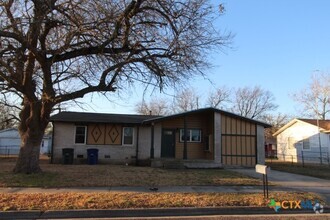 Building Photo - 2409 Meadow Ln