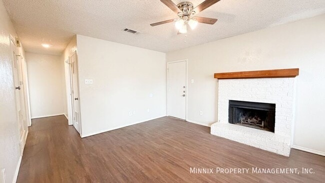 Building Photo - 9608 Elmwood Ave