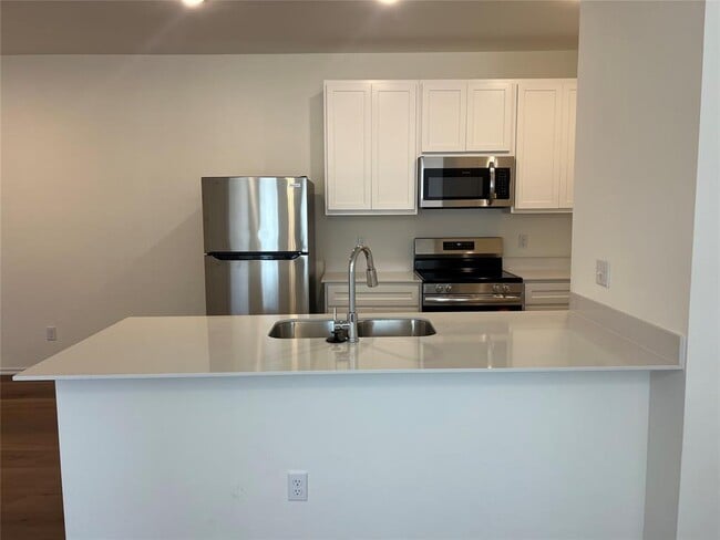 Building Photo - 302 Aaran Way