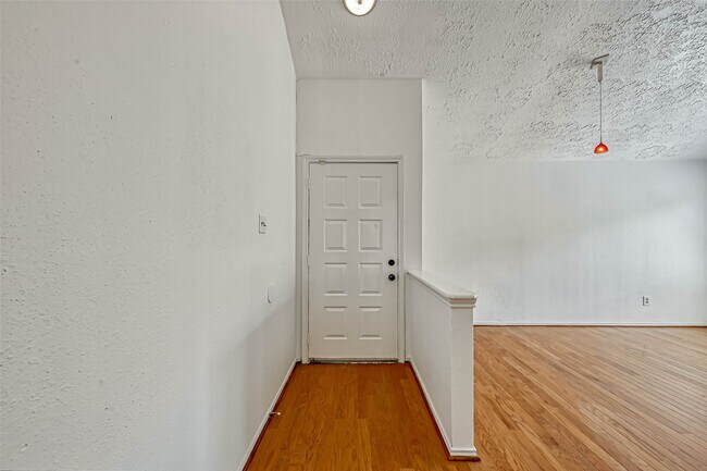 Building Photo - 16319 La Luna Dr