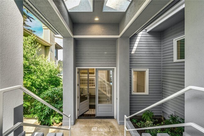 Building Photo - 2410 West Lake Sammamish Pkwy NE