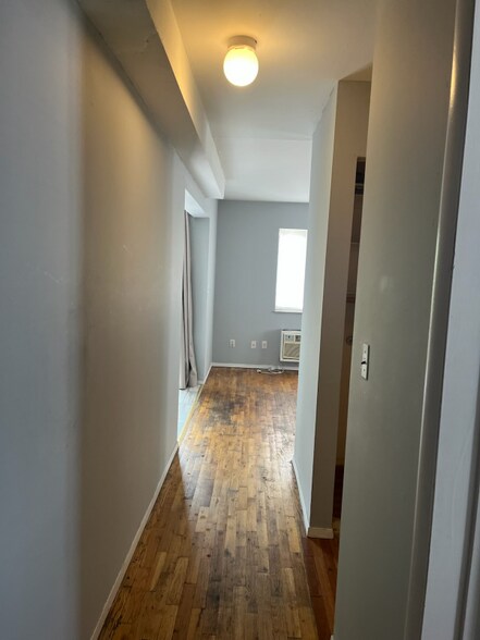 Building Photo - 53 Poplar St