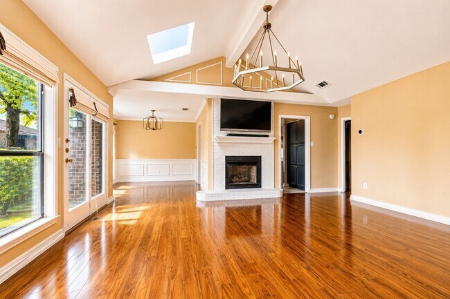Building Photo - 104 Summit Cove