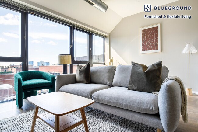 Primary Photo - 211 W Scott St