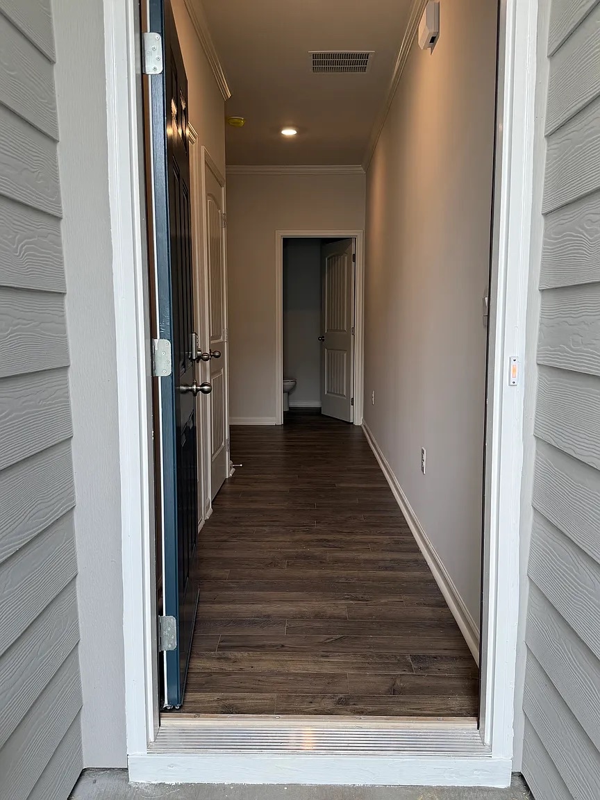 Building Photo - Room in Townhome on Greyton Dr