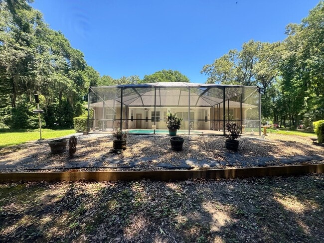 Building Photo - Beautiful 5 bed 3 bath POOL Home For Lease!