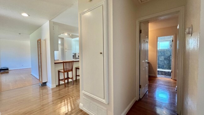 Building Photo - Gorgeous house - Huge Backyard with Bonus ...
