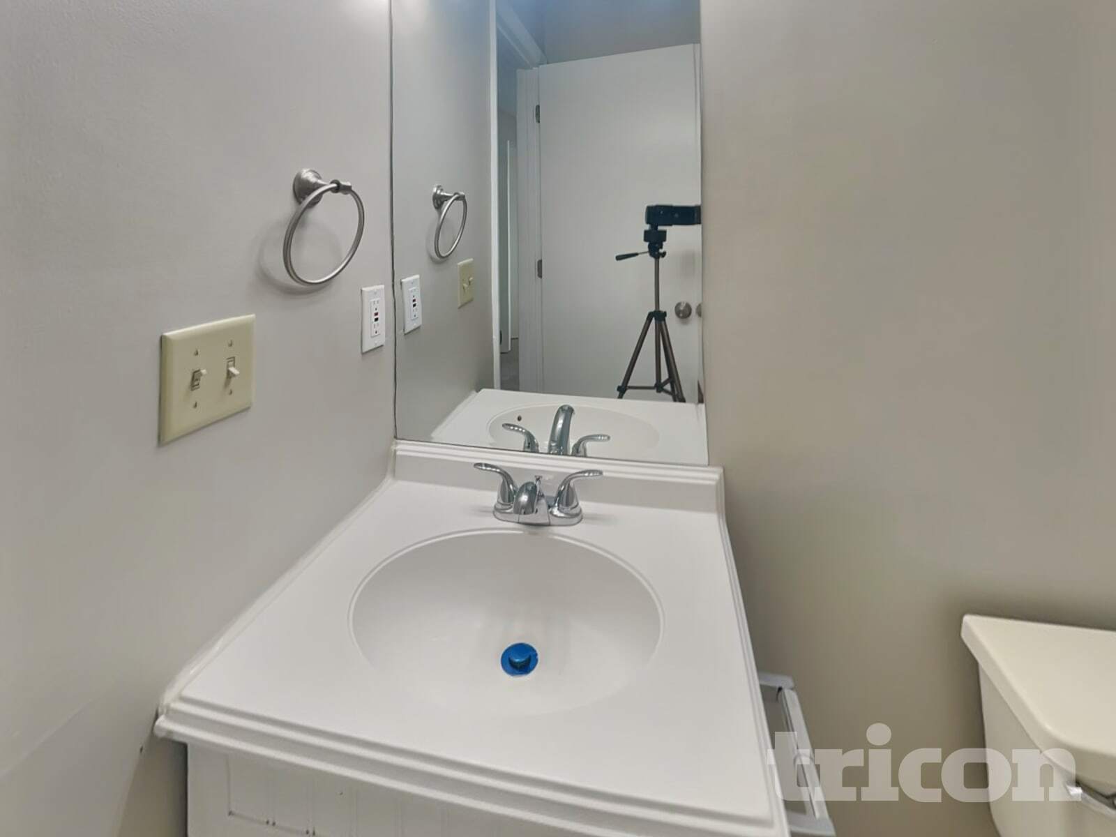 Building Photo - 13311 Laraway Dr