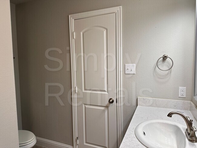 Building Photo - 6801 Jade Dr