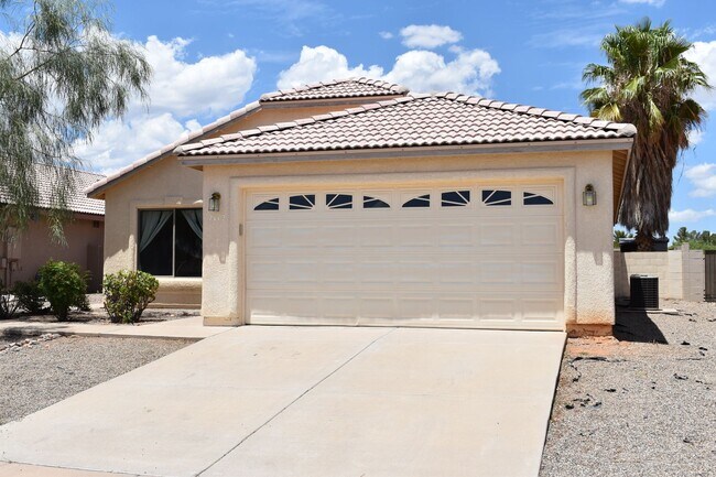 Building Photo - 2112 Calle Sabo