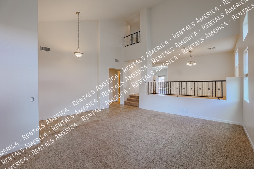 Building Photo - 654 E Sipapu Dr