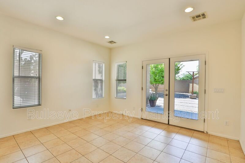 Building Photo - 11547 E Sylvan Ave
