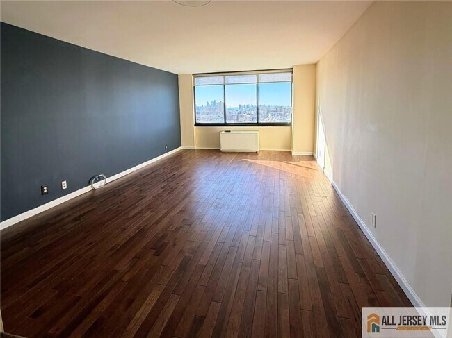 Building Photo - 770 Anderson Ave