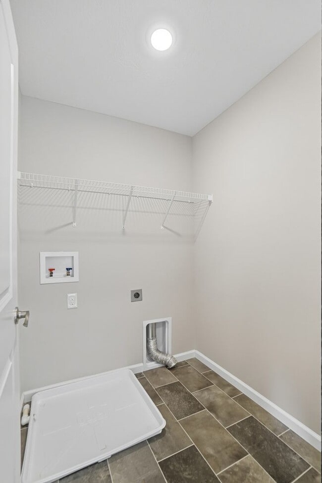 Building Photo - Spacious 4 Bedroom, 2.5 Bathroom home in Morrow, OH!