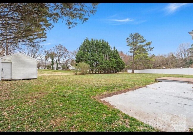 Building Photo - 4521 Regal Oaks Rd