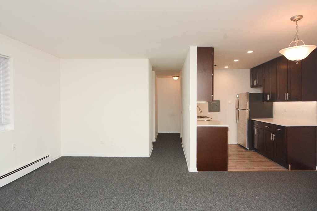 Building Photo - 520 W Aldine Ave