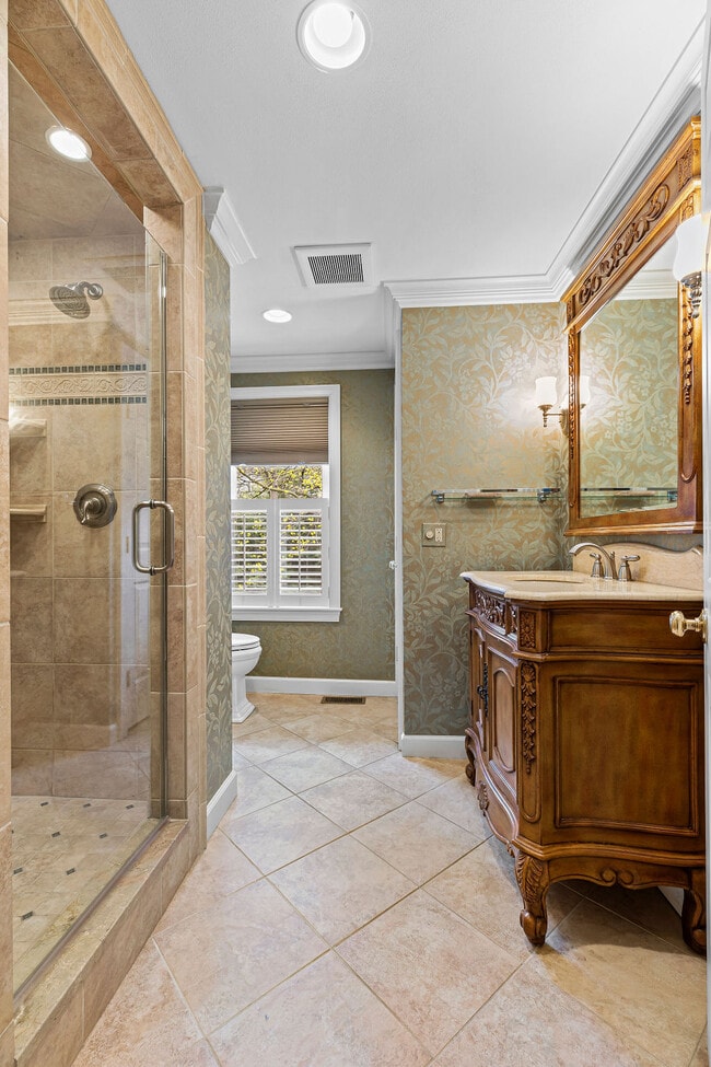 Full Bath with Shower - 44 Jordan St