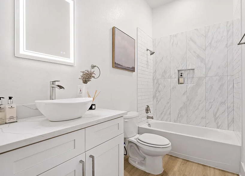 Building Photo - 506 E Evergreen St