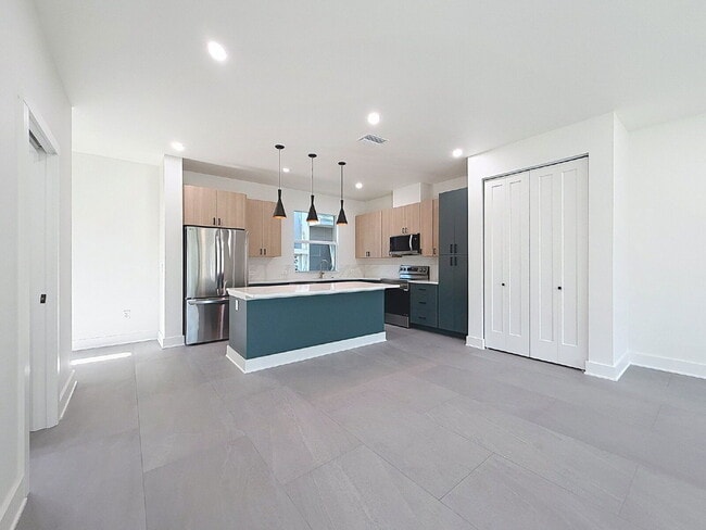 Building Photo - 334 14th St N