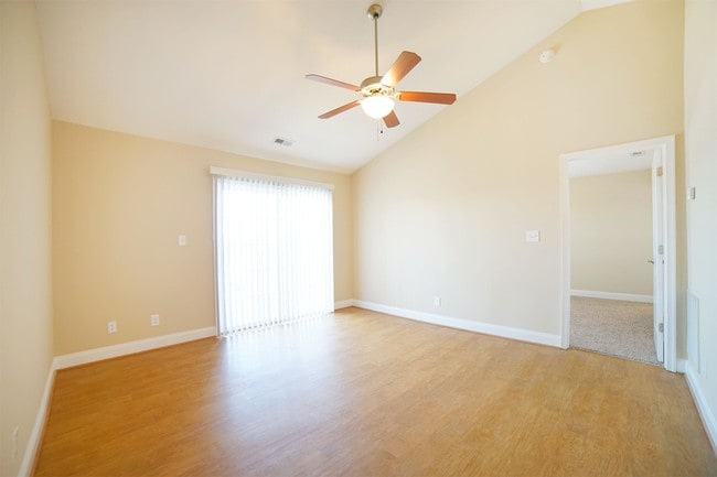 Building Photo - 303 Rotunda St