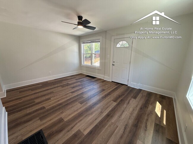 Building Photo - 210 W 6th St