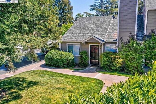 Building Photo - 9101 Newhall Dr
