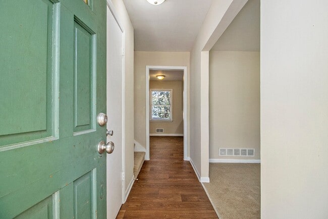 Building Photo - 4 Bedroom 2.5 Bath House