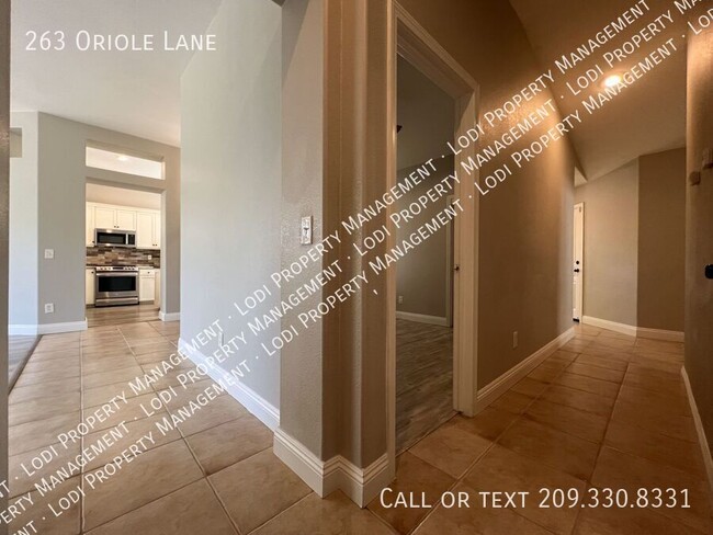 Building Photo - 263 Oriole Ln
