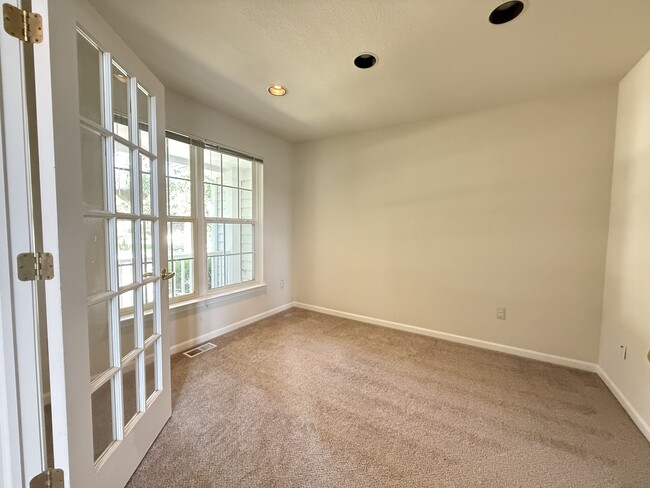 Building Photo - 4875 S Ridgeside Cir