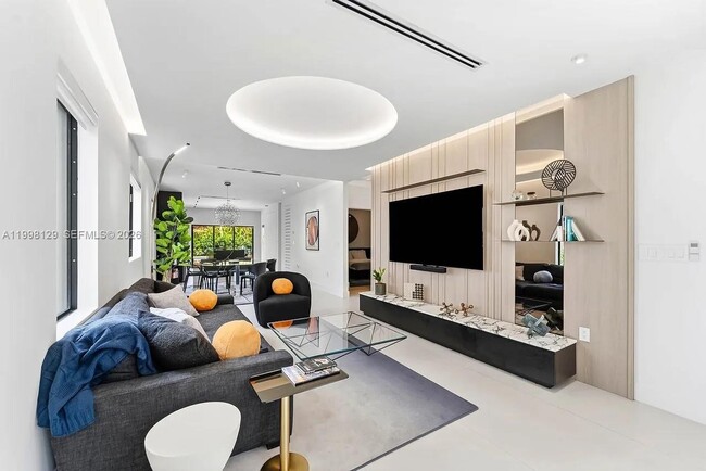 Building Photo - 445 NE 76th St