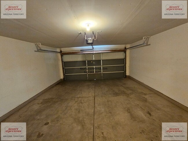 Building Photo - Midvale Park Home with 4 bedrooms and 2 baths