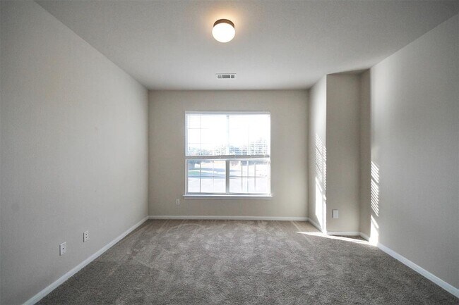 Building Photo - 11401 Barbrook Cove