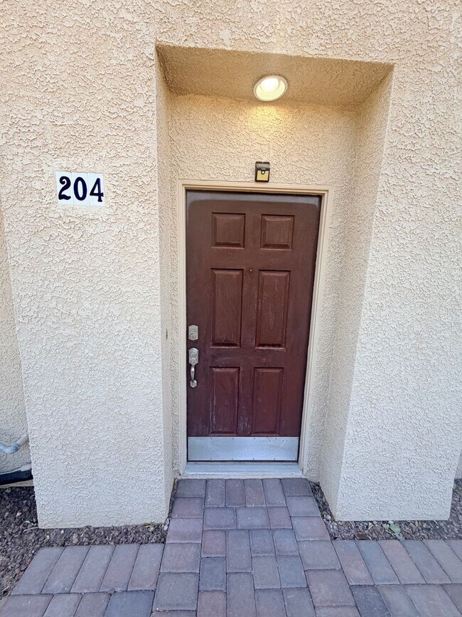 Building Photo - 2 bed / 2 bath Condo in Painted Desert Guard Gated Community