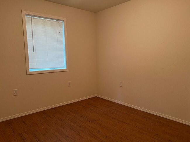 Building Photo - 2 Bed 1 Bath Single Family Home in North Pole- NO PETS