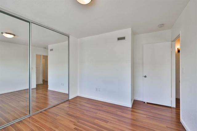 Building Photo - 893 Crest Dr