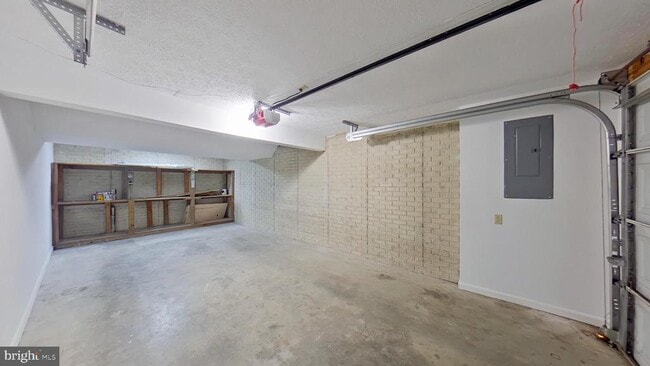 Building Photo - 11 Morningstar Dr