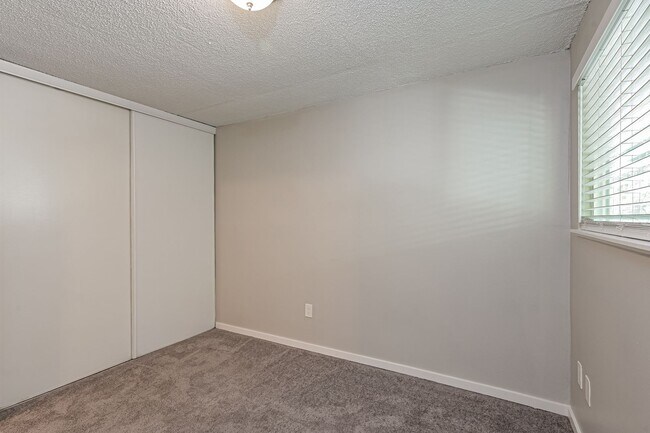 Building Photo - 5011 SW Beaverton Hillsdale Hwy