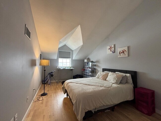 Building Photo - 160 Commandants Wy