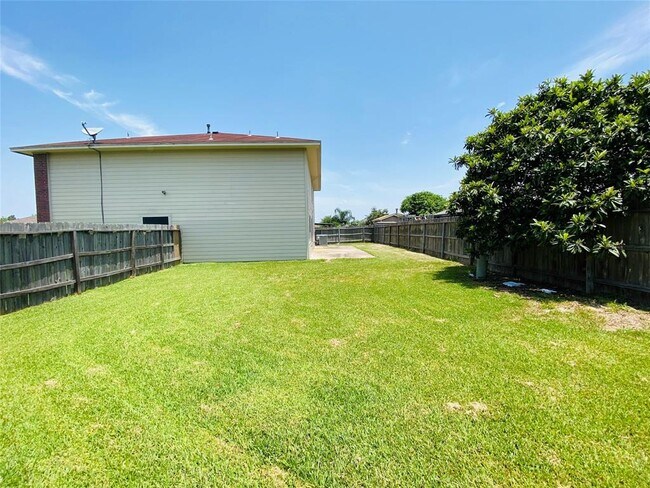 Building Photo - 11019 Cayman Mist Dr