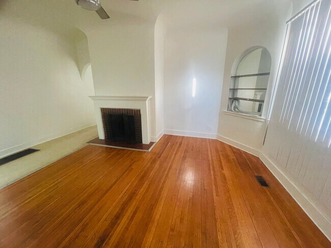 Building Photo - 2512 Jones St